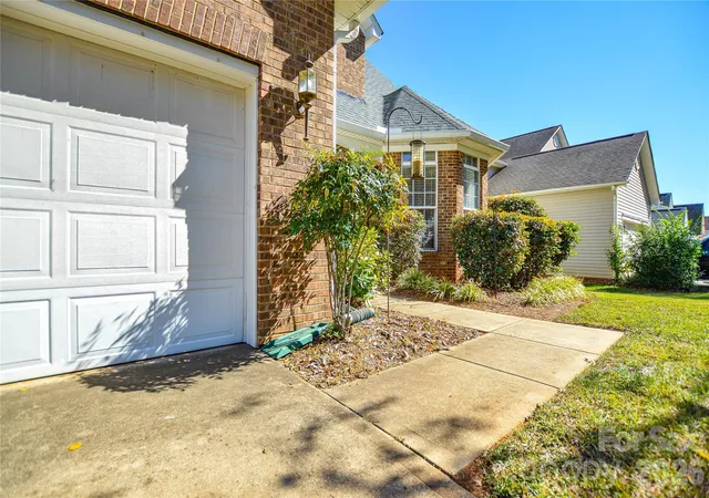 Photo 3 of Single family home for sale at 9721 Autumn Applause Dr, Charlotte, NC 28277 | MLS# 4437711 | Listing updated on 2026-10-27