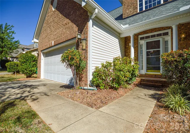 Photo 4 of Single family home for sale at 9721 Autumn Applause Dr, Charlotte, NC 28277 | MLS# 4437711 | Listing updated on 2026-10-27