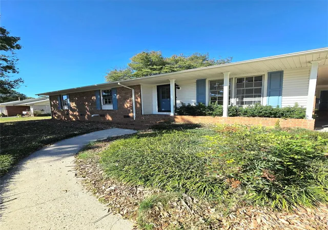 Photo 1 of Single family home for sale at 112 Wendover Dr, Lincolnton, NC 28092 | MLS# 4437712 | Listing updated on 2026-10-25