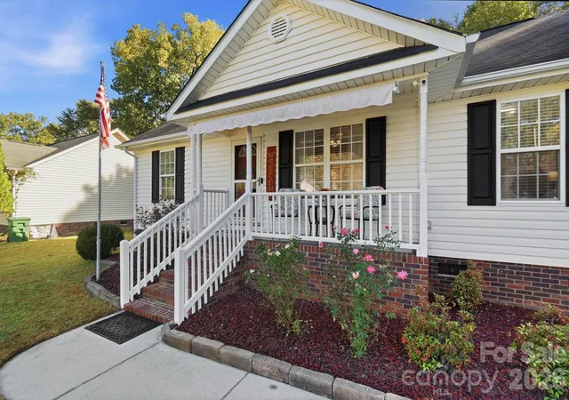 Photo 2 of Single family home for sale at 321 Hill St, Mount Holly, NC 28120 | MLS# 4437713 | Listing updated on 2026-10-28