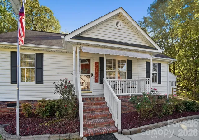Photo 3 of Single family home for sale at 321 Hill St, Mount Holly, NC 28120 | MLS# 4437713 | Listing updated on 2026-10-28