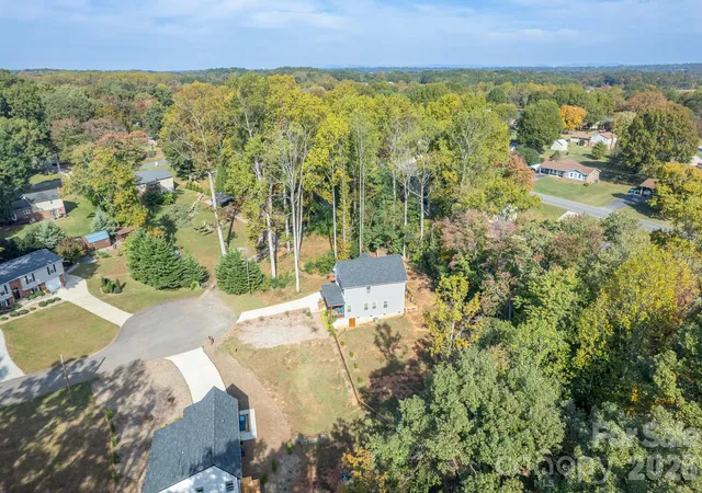 Photo 4 of Single family home for sale at 4541 Kings Ct, Hickory, NC 28602 | MLS# 4437729 | Listing updated on 2026-10-29