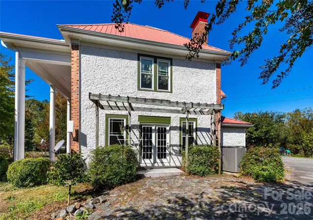 Photo 3 of Single family home for sale at 10 Best Life Ln, Brevard, NC 28712 | MLS# 4437749 | Listing updated on 2026-10-27