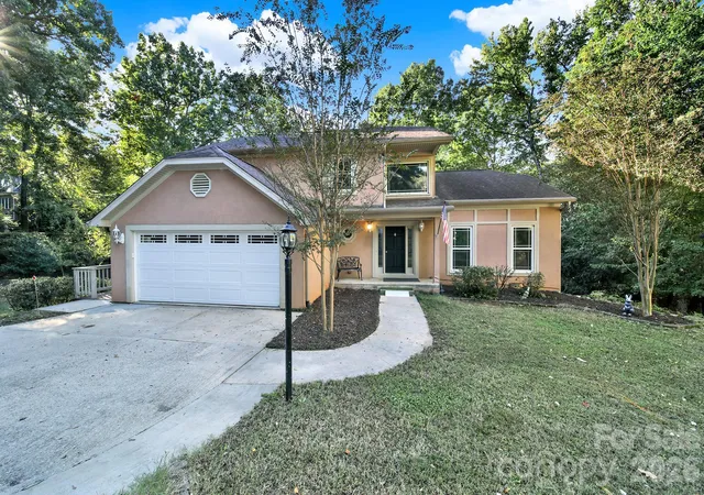 Photo 1 of Single family home for sale at 7055 Mariners Ct, Fort Mill, SC 29708 | MLS# 4437750 | Listing updated on 2026-10-25