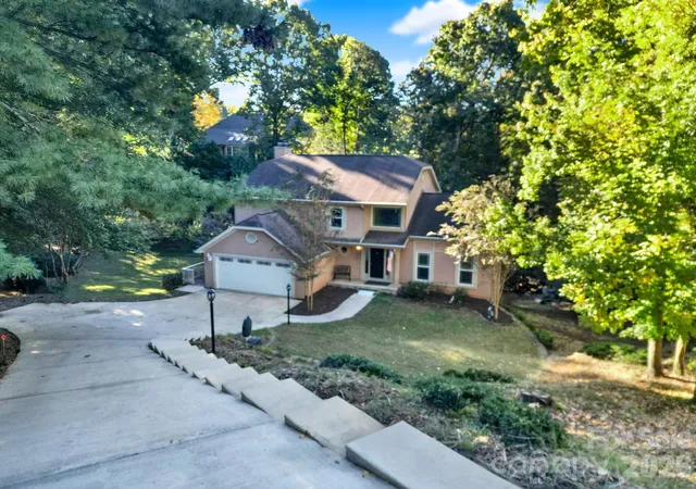 Photo 1 of Single family home for sale at 7055 Mariners Ct, Fort Mill, SC 29708 | MLS# 4437750 | Listing updated on 2026-10-25