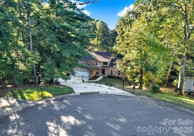 Photo 2 of Single family home for sale at 7055 Mariners Ct, Fort Mill, SC 29708 | MLS# 4437750 | Listing updated on 2026-10-25