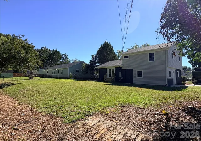 Photo 4 of Single family home for sale at 9926 Rockmeadow Dr, Charlotte, NC 28216 | MLS# 4437756 | Listing updated on 2026-10-27