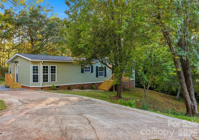Photo 1 of Single family home for sale at 3363 Stony Brk Cir, Newton, NC 28658 | MLS# 4437765 | Listing updated on 2026-10-26