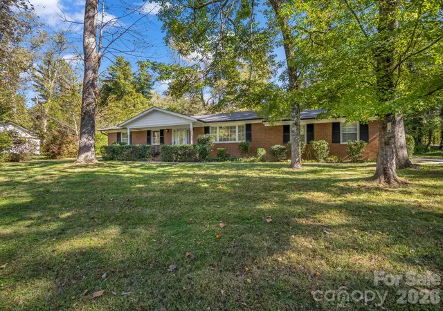 Photo 1 of Single family home for sale at 2630 Seminole Dr, Hendersonville, NC 28791 | MLS# 4437777 | Listing updated on 2026-10-27