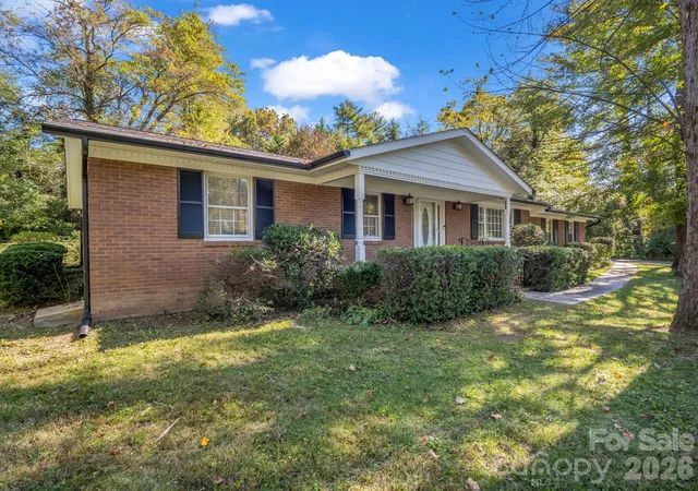 Photo 2 of Single family home for sale at 2630 Seminole Dr, Hendersonville, NC 28791 | MLS# 4437777 | Listing updated on 2026-10-27