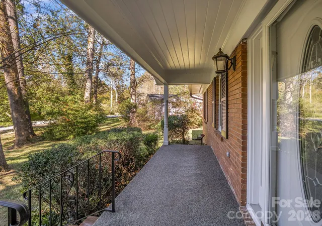 Photo 4 of Single family home for sale at 2630 Seminole Dr, Hendersonville, NC 28791 | MLS# 4437777 | Listing updated on 2026-10-27