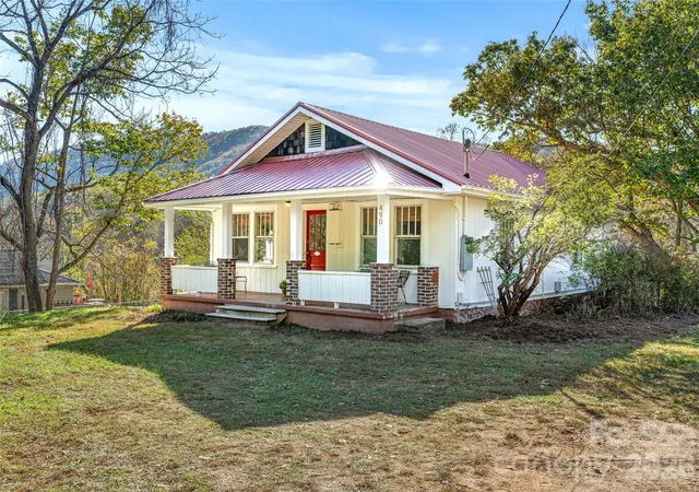 Photo 1 of Single family home for sale at 490 Rose Hl Rd, Asheville, NC 28803 | MLS# 4437787 | Listing updated on 2026-10-29