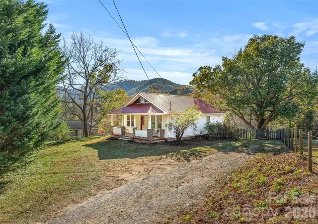 Photo 2 of Single family home for sale at 490 Rose Hl Rd, Asheville, NC 28803 | MLS# 4437787 | Listing updated on 2026-10-29