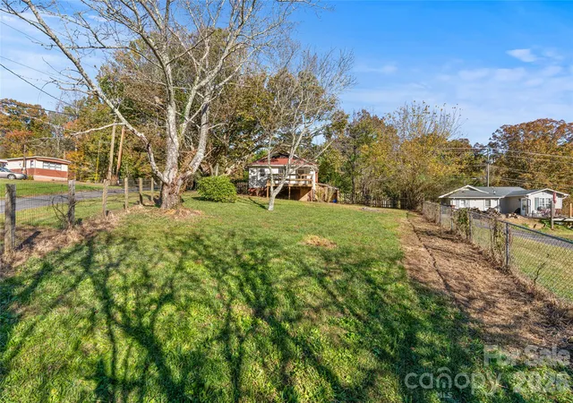 Photo 4 of Single family home for sale at 490 Rose Hl Rd, Asheville, NC 28803 | MLS# 4437787 | Listing updated on 2026-10-29