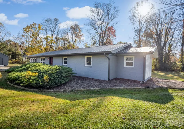 Photo 4 of Single family home for sale at 77 S Greenwood Forest Dr, Etowah, NC 28729 | MLS# 4437795 | Listing updated on 2026-10-30