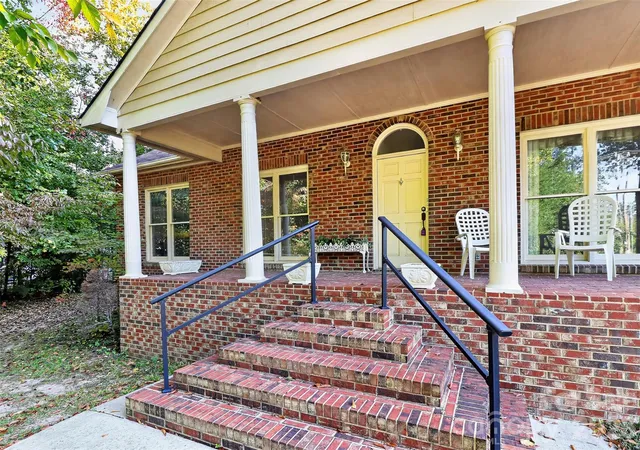 Photo 3 of Single family home for sale at 2625 Toddville Rd, Charlotte, NC 28214 | MLS# 4437796 | Listing updated on 2026-10-29