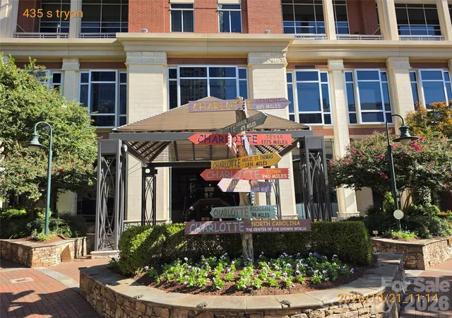 Photo 3 of Condo for sale at 435 Tryon St, Charlotte, NC 28202 | MLS# 4437797 | Listing updated on 2026-10-28