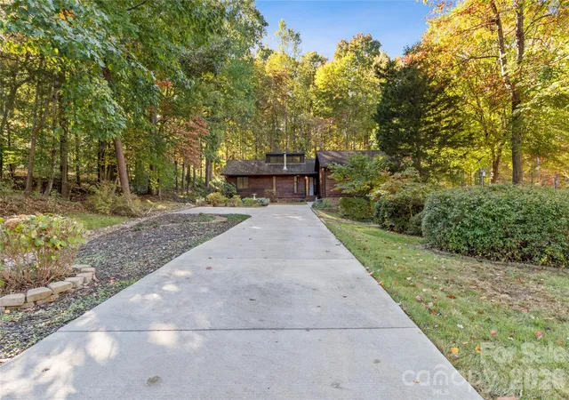 Photo 1 of Single family home for sale at 5768 Windworth Drie Dr, Winston Salem, NC 27106 | MLS# 4437805 | Listing updated on 2026-10-28