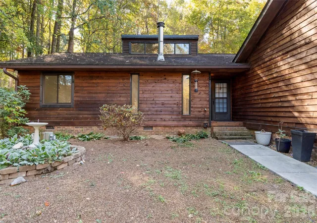 Photo 2 of Single family home for sale at 5768 Windworth Drie Dr, Winston Salem, NC 27106 | MLS# 4437805 | Listing updated on 2026-10-28