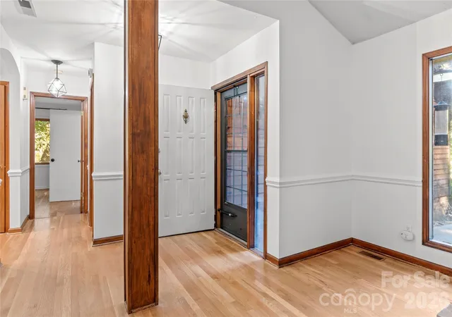 Photo 4 of Single family home for sale at 5768 Windworth Drie Dr, Winston Salem, NC 27106 | MLS# 4437805 | Listing updated on 2026-10-28