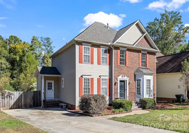 Photo 2 of Single family home for sale at 1690 Brandyhill Dr, Rock Hill, SC 29732 | MLS# 4437814 | Listing updated on 2026-10-29