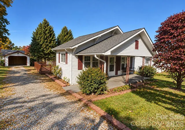 Photo 1 of Single family home for sale at 808 Faet St SW, Valdese, NC 28690 | MLS# 4437817 | Listing updated on 2026-10-28