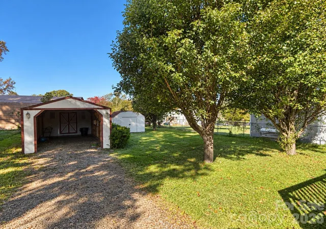 Photo 3 of Single family home for sale at 808 Faet St SW, Valdese, NC 28690 | MLS# 4437817 | Listing updated on 2026-10-28