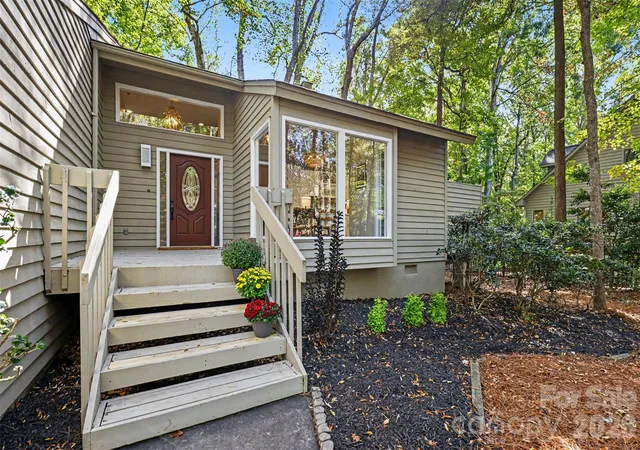 Photo 2 of Single family home for sale at 4 Sandy Cvs Rd, Clover, SC 29710 | MLS# 4437826 | Listing updated on 2026-10-29