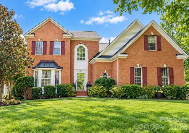 Single family home for sale at 6216 Crk Breeze Rd, Charlotte, NC 28269 | MLS# 4437827