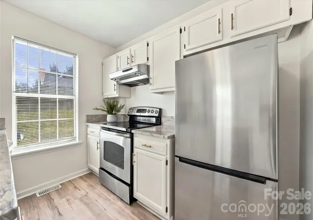 Photo 1 of Townhouse for sale at 8231 Cir Tree Ln, Charlotte, NC 28277 | MLS# 4437851 | Listing updated on 2026-10-28
