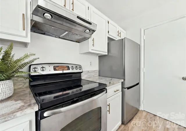 Photo 2 of Townhouse for sale at 8231 Cir Tree Ln, Charlotte, NC 28277 | MLS# 4437851 | Listing updated on 2026-10-28