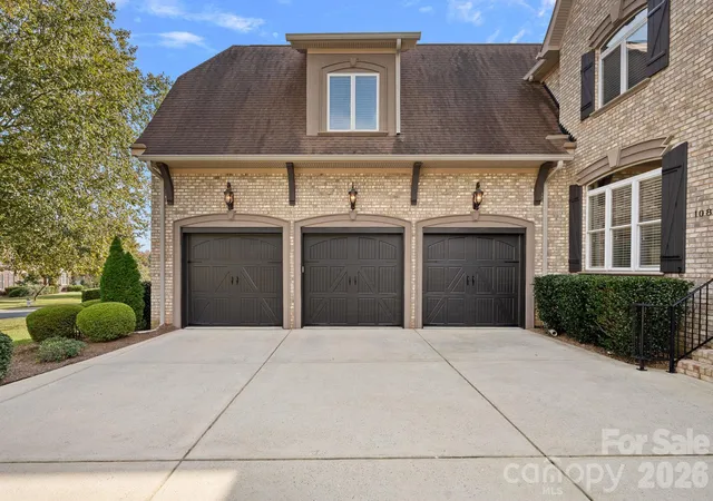 Photo 2 of Single family home for sale at 108 Lazenby Dr, Fort Mill, SC 29715 | MLS# 4437857 | Listing updated on 2026-10-30