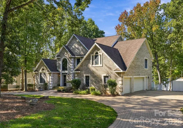 Photo 2 of Single family home for sale at 812 Mckendree Rd, Mooresville, NC 28117 | MLS# 4437861 | Listing updated on 2026-10-30
