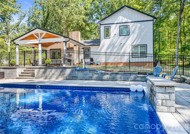 Single family home for sale at 6419 Saddlewood Dr, Waxhaw, NC 28173 | MLS# 4437874