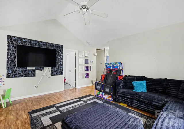 Photo 3 of Single family home for sale at 1427 Hidden Strm Ct, Charlotte, NC 28213 | MLS# 4437878 | Listing updated on 2026-10-28