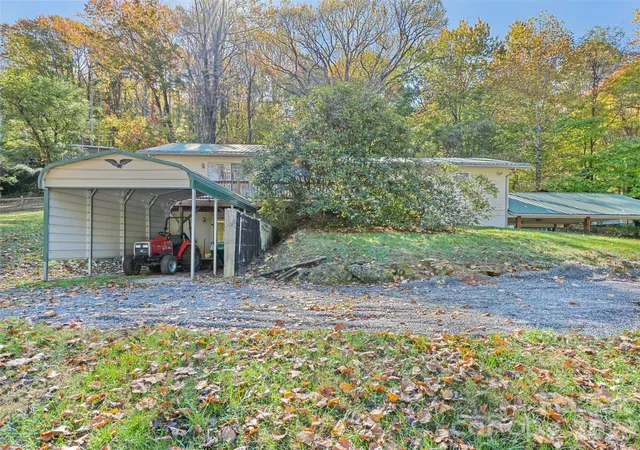 Photo 3 of Single family home for sale at 193 C E Smathers Dr, Waynesville, NC 28786 | MLS# 4437931 | Listing updated on 2026-10-27