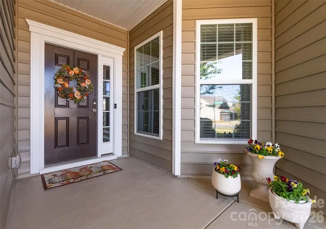 Photo 3 of Single family home for sale at 13301 Canterbury Castle Dr, Charlotte, NC 28273 | MLS# 4437964 | Listing updated on 2026-10-30
