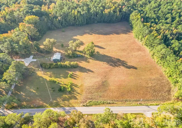 Photo 2 of Single family home for sale at 422 Winterwood Rd, Kershaw, SC 29067 | MLS# 4437965 | Listing updated on 2026-10-27