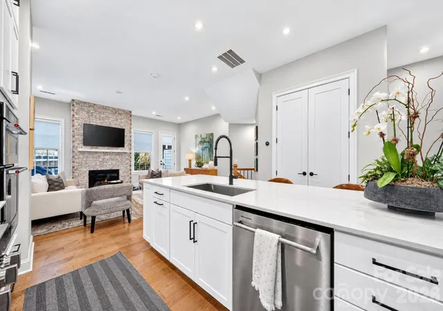 Photo 2 of Townhouse for sale at 306 N Dotger Ave, Charlotte, NC 28204 | MLS# 4437999 | Listing updated on 2026-10-30
