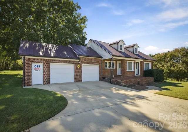 Photo 1 of Single family home for sale at 2674 Us 70 Hwy E, Morganton, NC 28655 | MLS# 4438020 | Listing updated on 2026-10-27