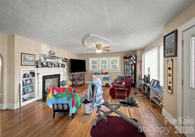 Photo 3 of Single family home for sale at 2674 US 70 Hwy E, Morganton, NC 28655 | MLS# 4438020 | Listing updated on 2026-10-27