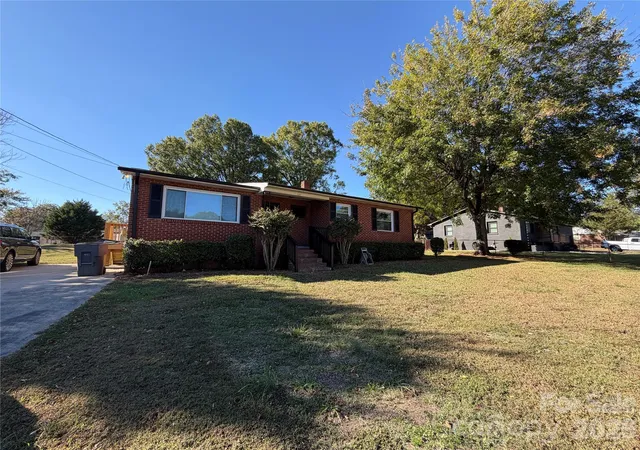 Photo 1 of Single family home for sale at 527 Annex Ave, Kannapolis, NC 28083 | MLS# 4438025 | Listing updated on 2026-10-26