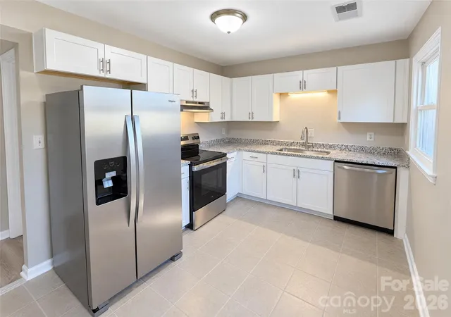 Photo 1 of Townhouse for sale at 8355 Knights Brg Rd, Charlotte, NC 28210 | MLS# 4438032 | Listing updated on 2026-10-27