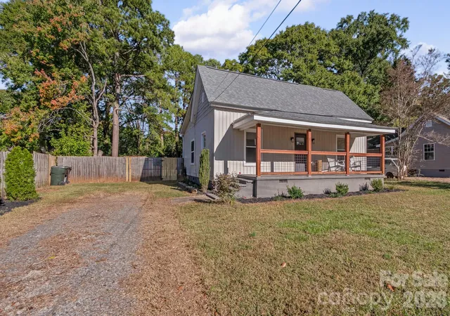 Photo 2 of Single family home for sale at 1003 Hull St, Rock Hill, SC 29730 | MLS# 4438041 | Listing updated on 2026-10-30