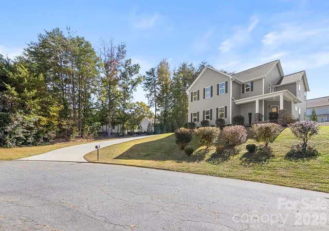 Photo 1 of Single family home for sale at 6724 Stoneglen Dr, Denver, NC 28037 | MLS# 4438044 | Listing updated on 2026-10-29