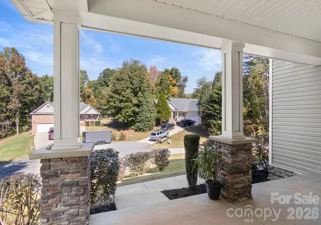 Photo 4 of Single family home for sale at 6724 Stoneglen Dr, Denver, NC 28037 | MLS# 4438044 | Listing updated on 2026-10-29