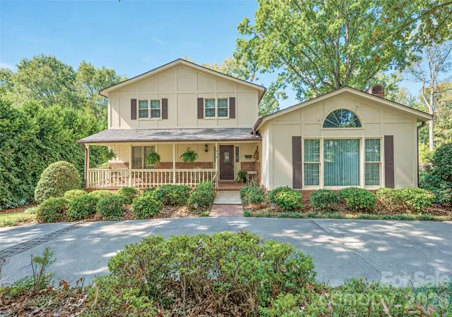 Photo 1 of Single family home for sale at 719 2nd Avenue, Conover, NC 28613 | MLS# 4438048 | Listing updated on 2026-10-27