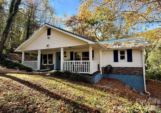 Photo 1 of Single family home for sale at 105 Painter St, Sylva, NC 28779 | MLS# 4438049 | Listing updated on 2026-10-29