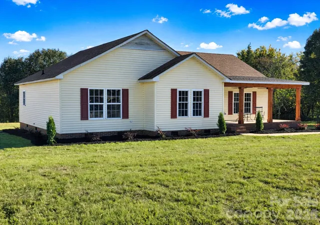 Photo 2 of Single family home for sale at 163 Speaks Rd, Olin, NC 28660 | MLS# 4438050 | Listing updated on 2026-10-30
