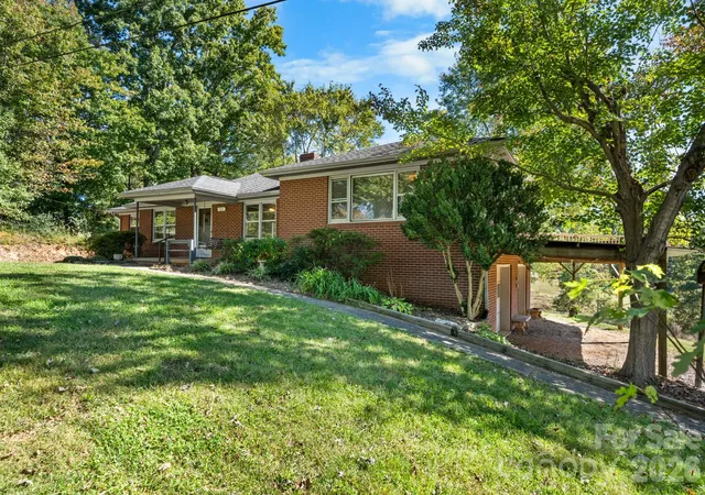 Photo 1 of Single family home for sale at 131 Clay St, Morganton, NC 28655 | MLS# 4438053 | Listing updated on 2026-10-27